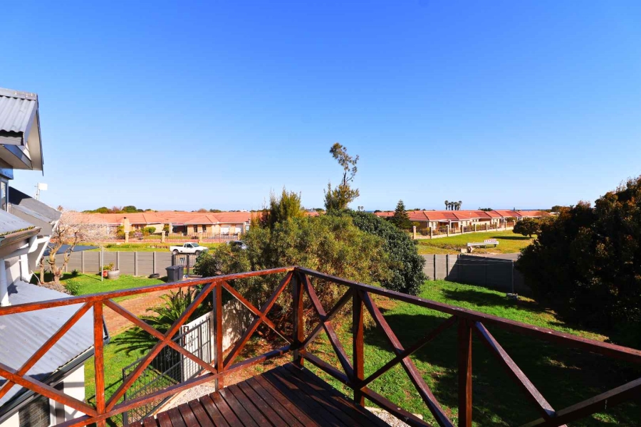 6 Bedroom Property for Sale in Sandbaai Western Cape